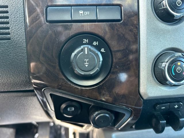 Used 2015 White Platinum Clearcoat Metallic Ford Platinum image 28