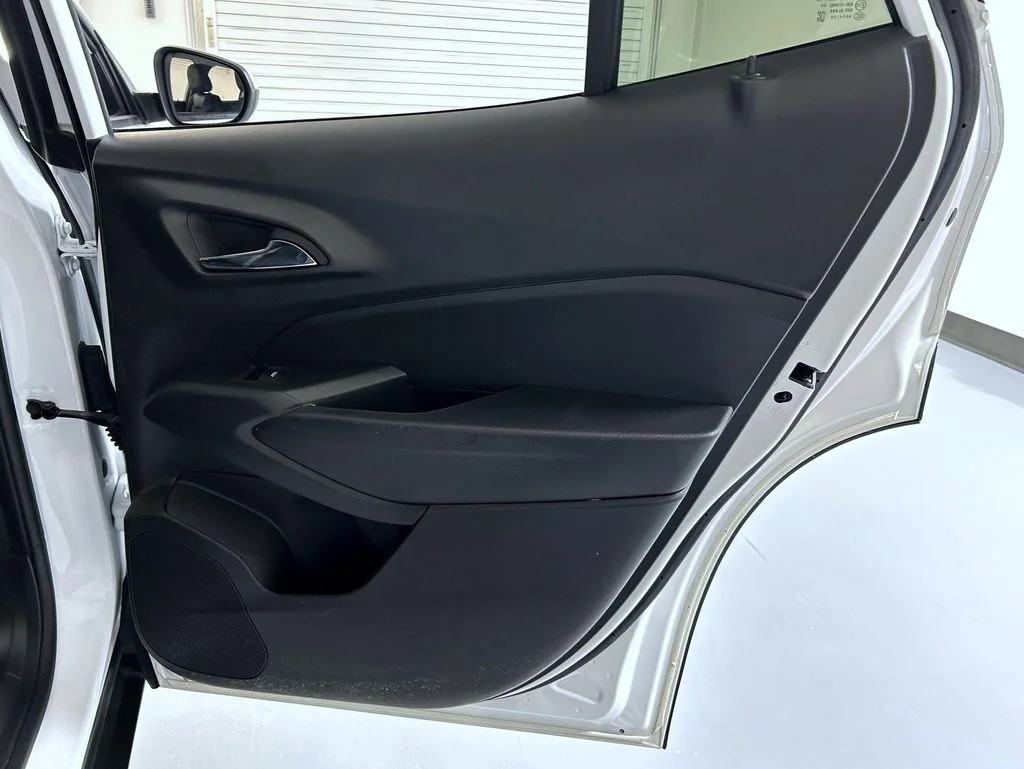 Used 2025 White Chevrolet LT image 17