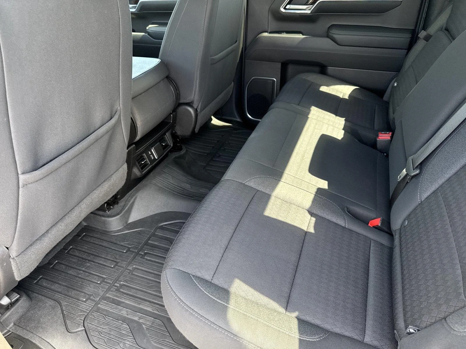Used 2023 TITANIUM RUSH METALLIC GMC Elevation image 32