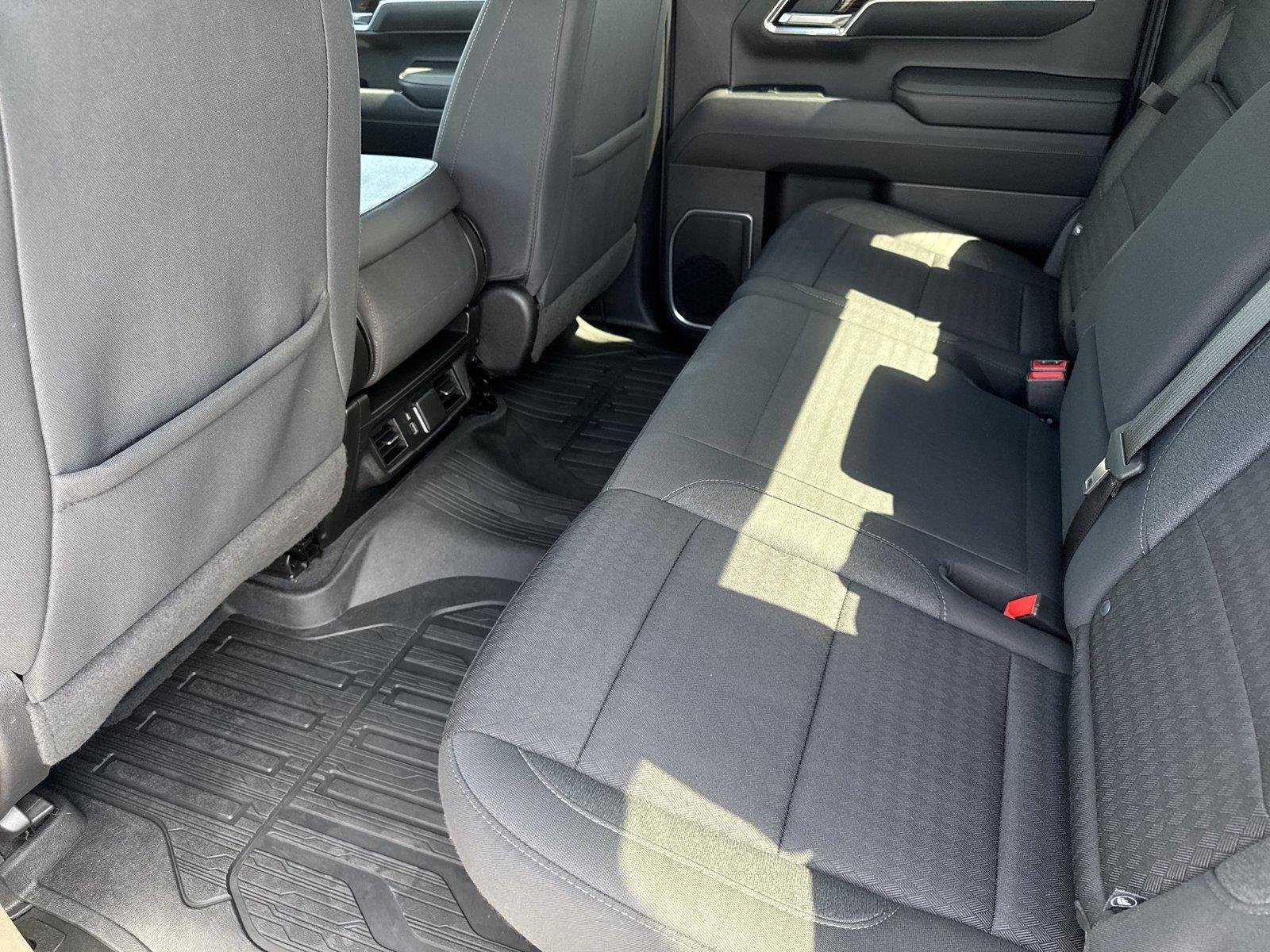Used 2023 TITANIUM RUSH METALLIC GMC Elevation image 32