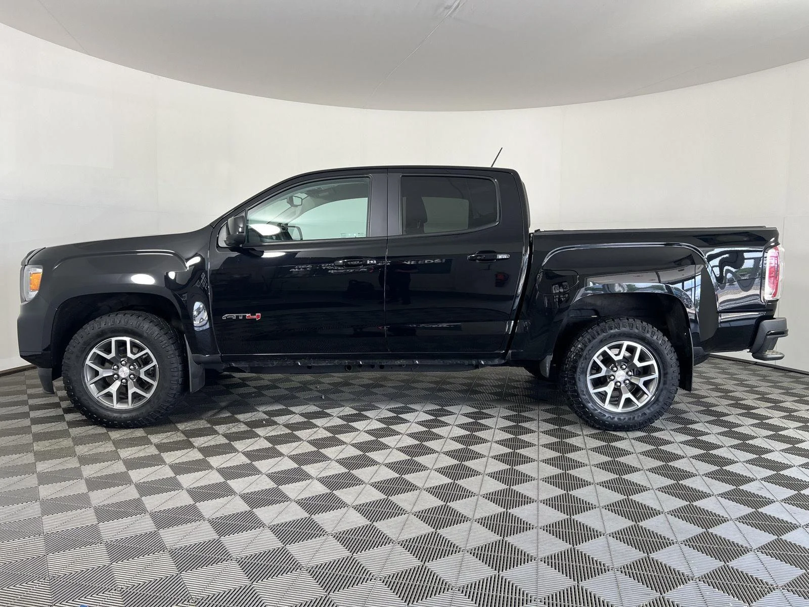 Used 2022 Onyx Black GMC AT4 - Leather image 26