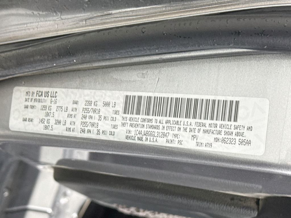 Used 2016 Silver Jeep Sahara image 28