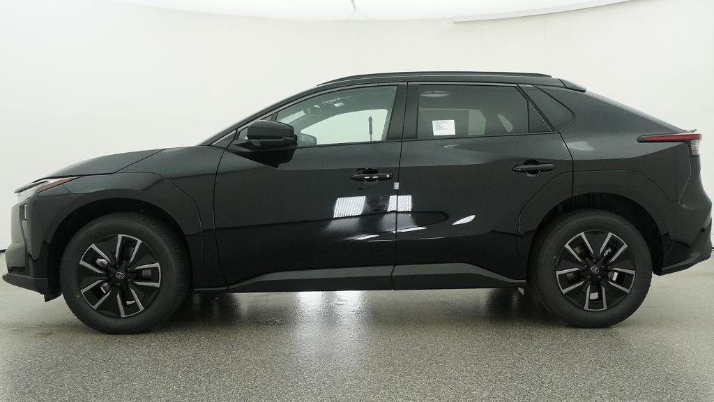 New 2026 Midnight Black Metallic Toyota XLE image 2