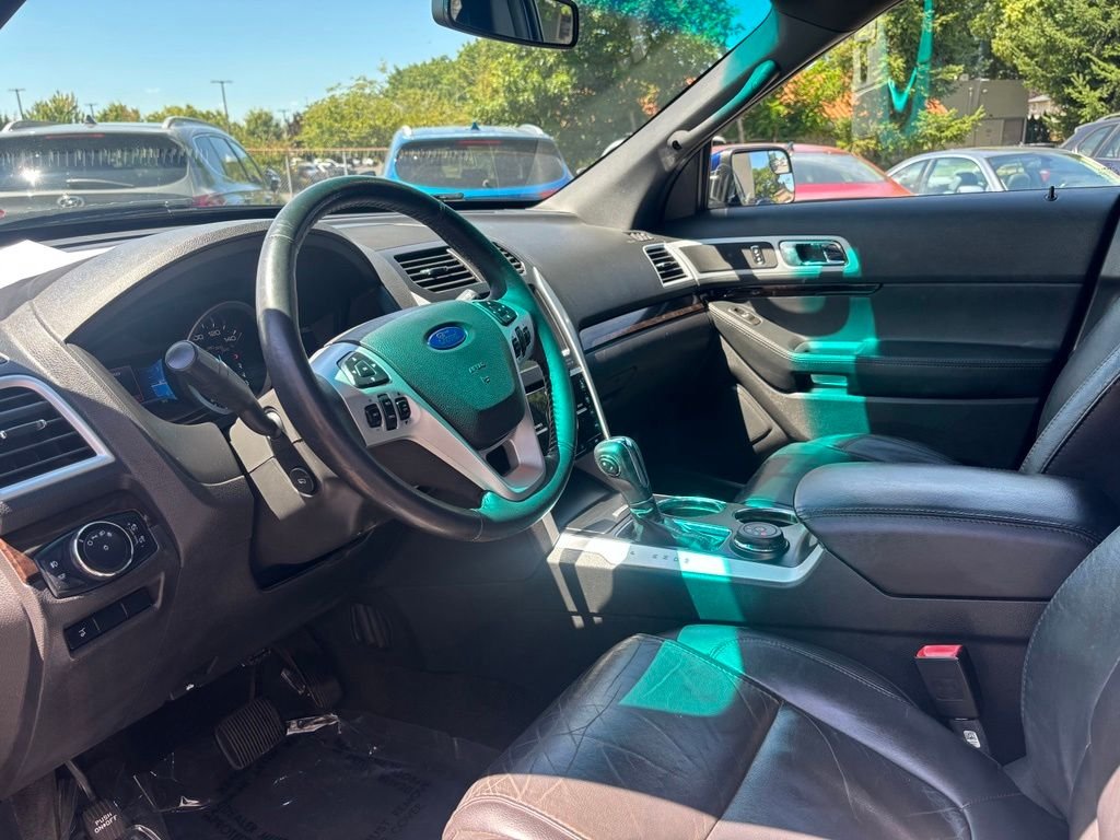 Used 2014 Blue Metallic Ford Limited image 24