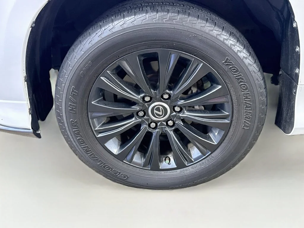 Used 2023 White Lexus 460 image 41
