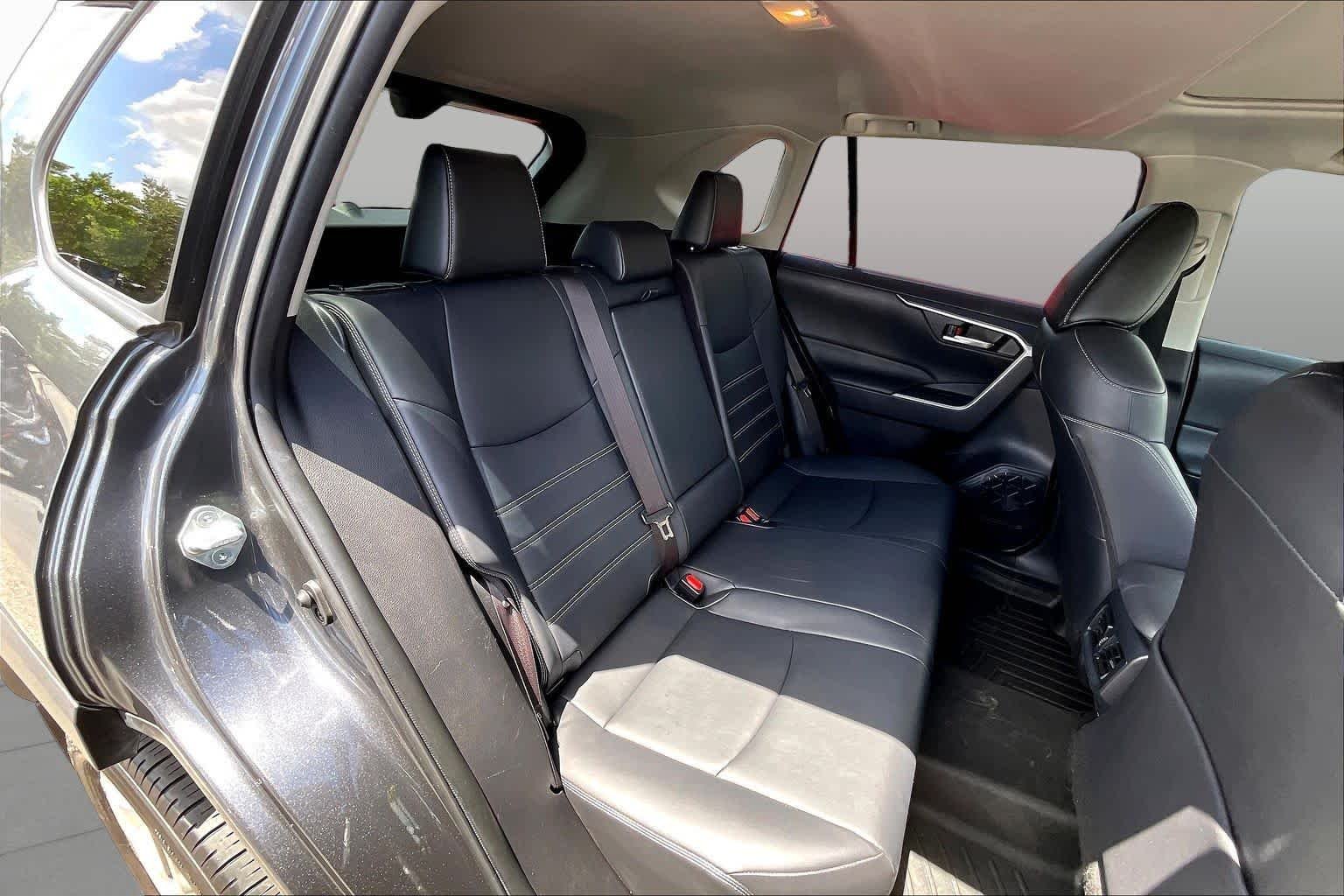 Used 2020 Magnetic Gray Metallic Toyota XLE Premium image 27