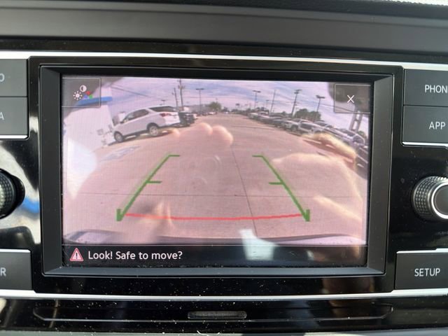 Used 2019  Volkswagen S image 19