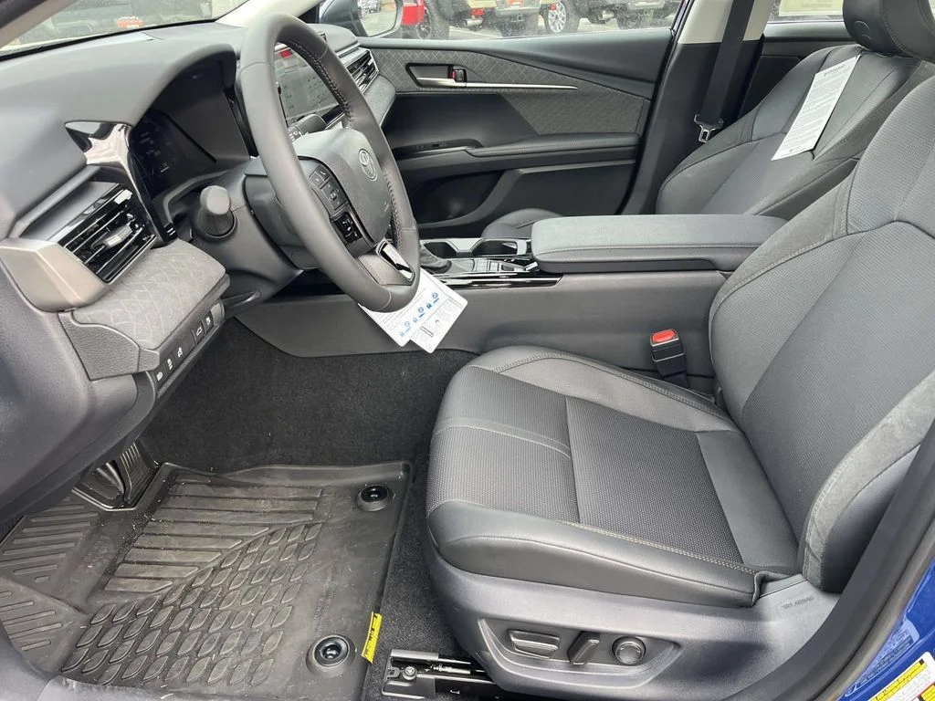 2026 Toyota Camry XLE - Photo 10