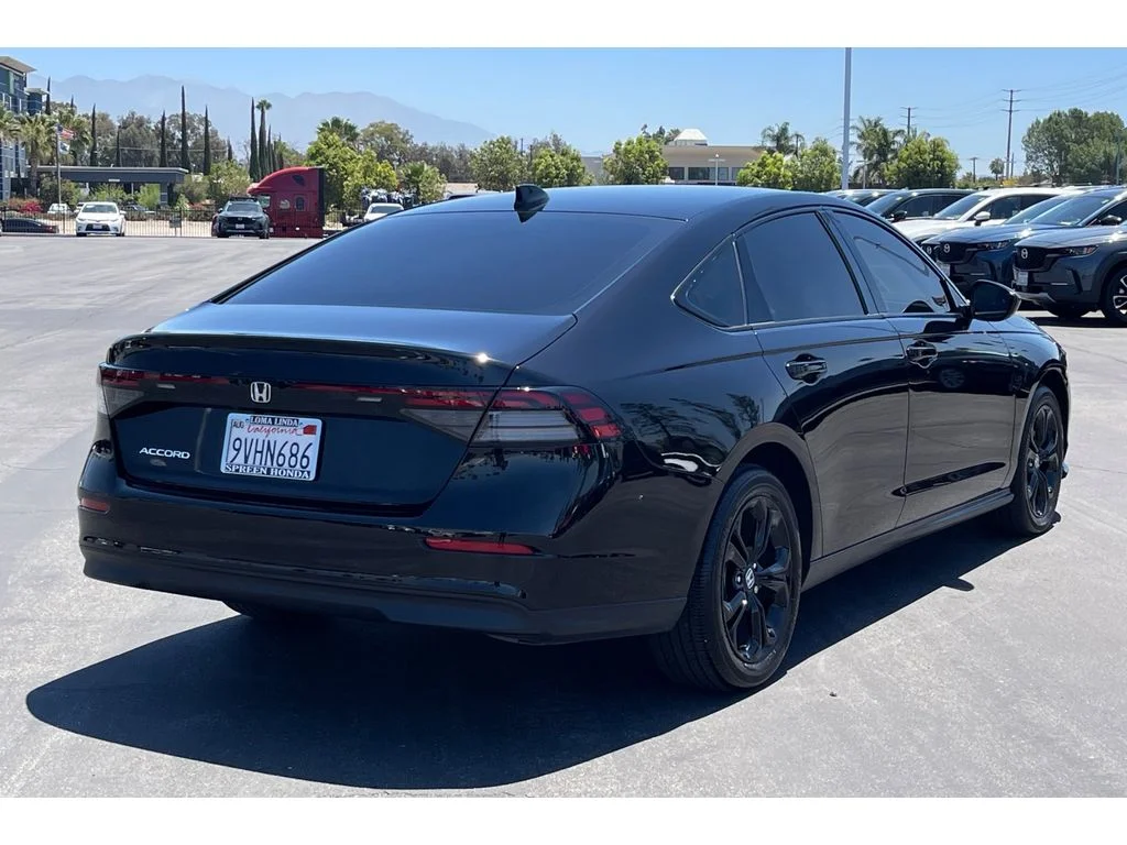 Certified Used 2025 Crystal Black Pearl Honda SE image 6
