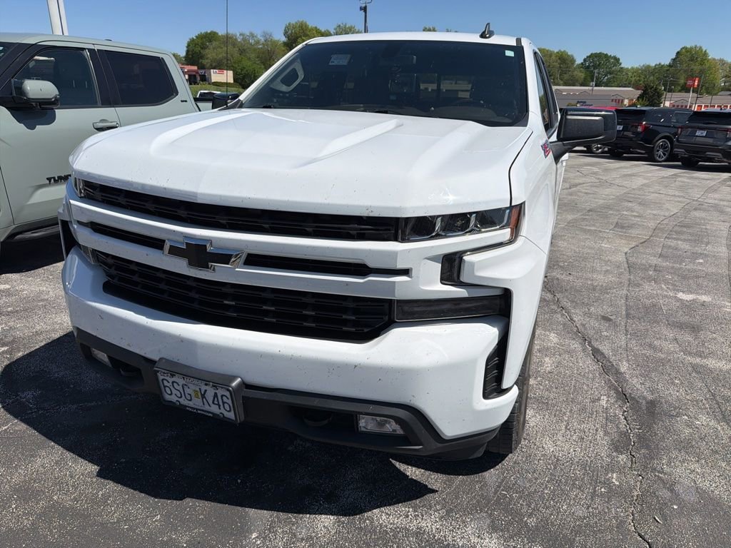 Used 2020 Chevrolet Silverado 1500 RST with VIN 1GCUYEEDXLZ303709 for sale in Kansas City