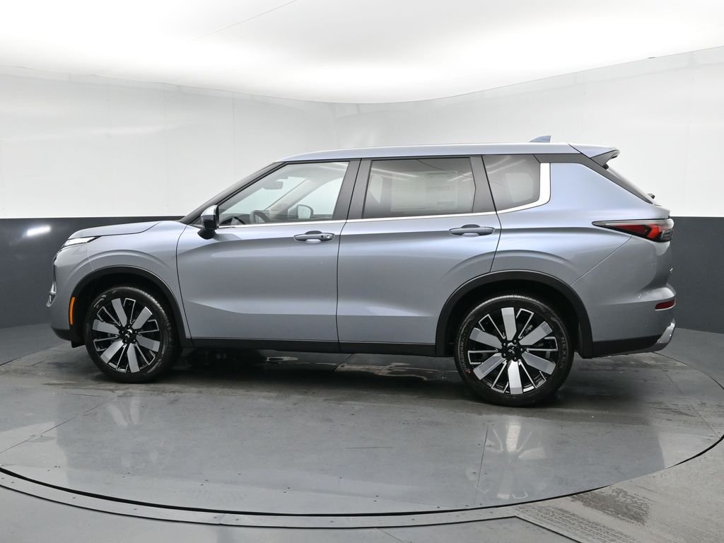 New 2026 Gray Mitsubishi SE image 4