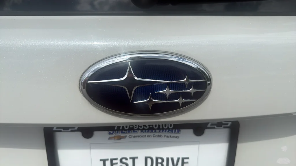 Used 2017 White Subaru 2.5i Premium image 28
