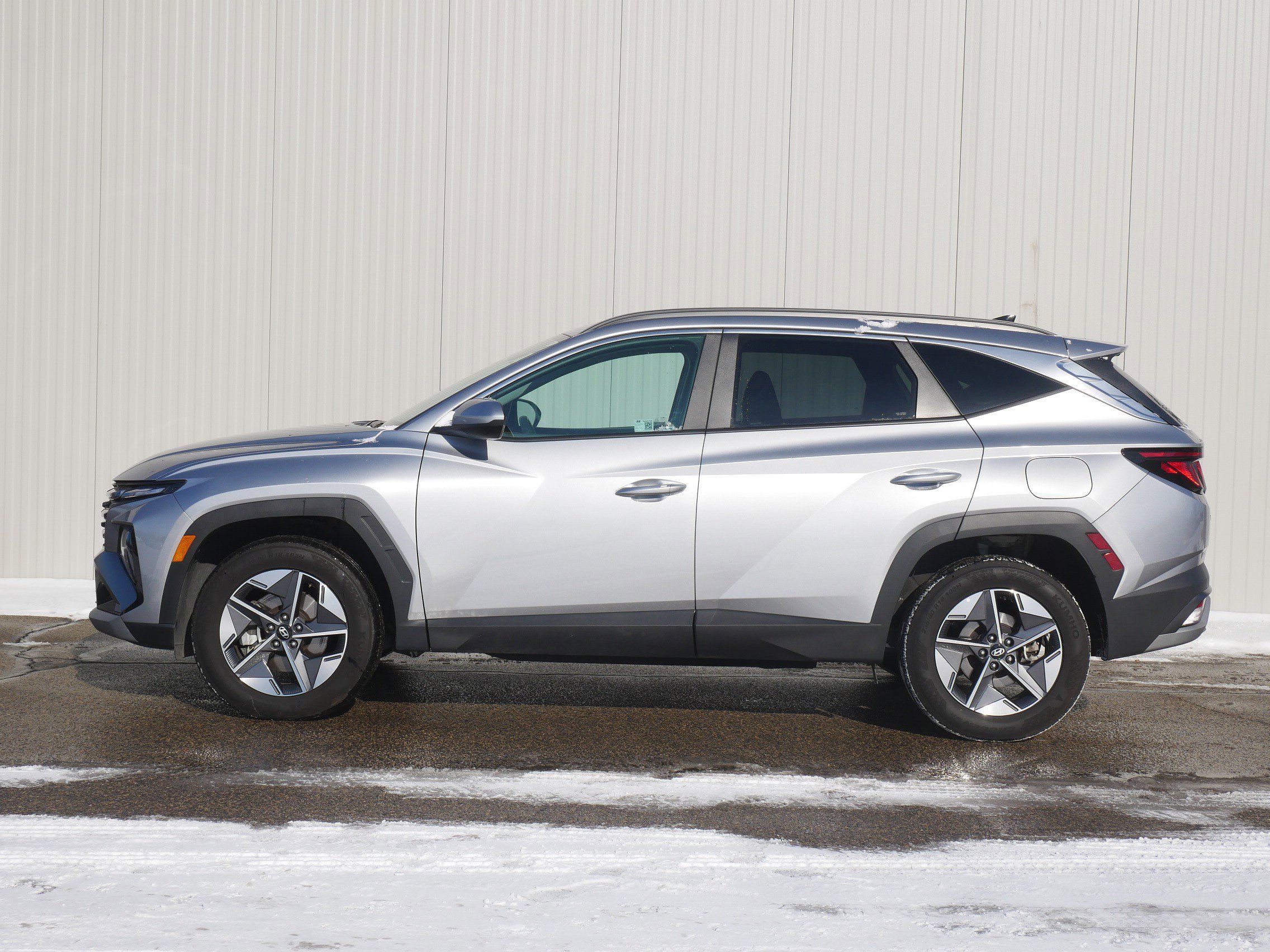 Used 2025 Hyundai Tucson SEL with VIN 5NMJBCDE3SH482052 for sale in Hastings, Minnesota