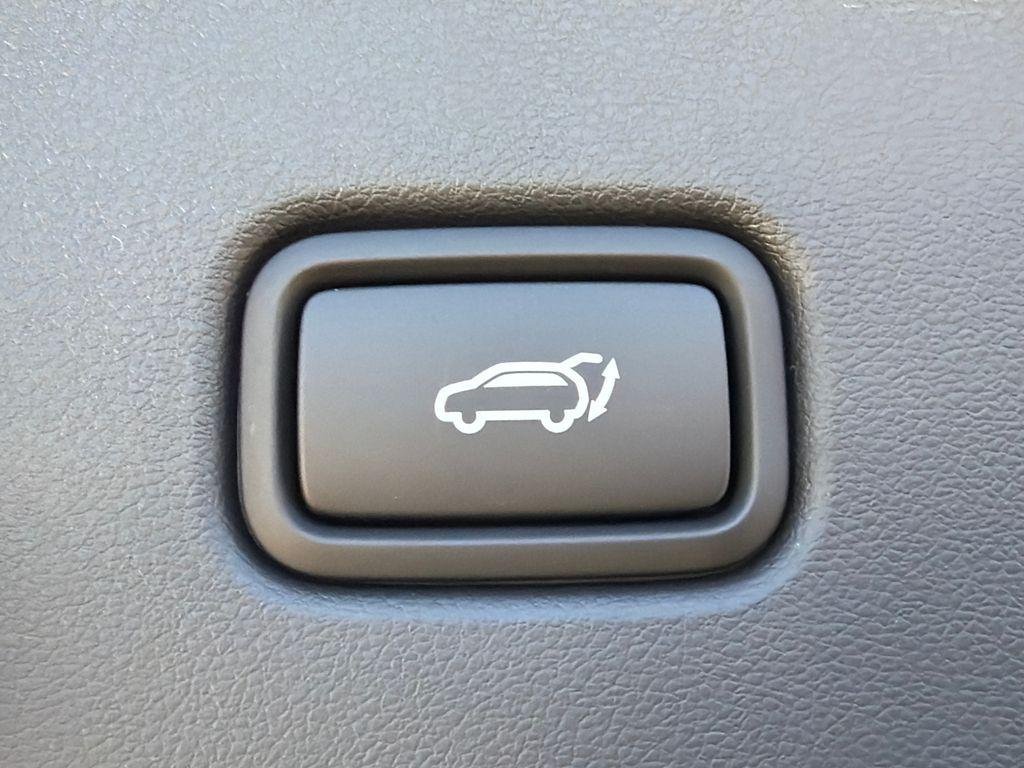 New 2026 White Hyundai SEL AWD image 19