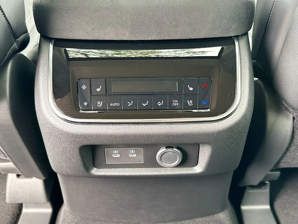 New 2026 BLACK OBSIDIAN INFINITI Luxe 2WD image 27