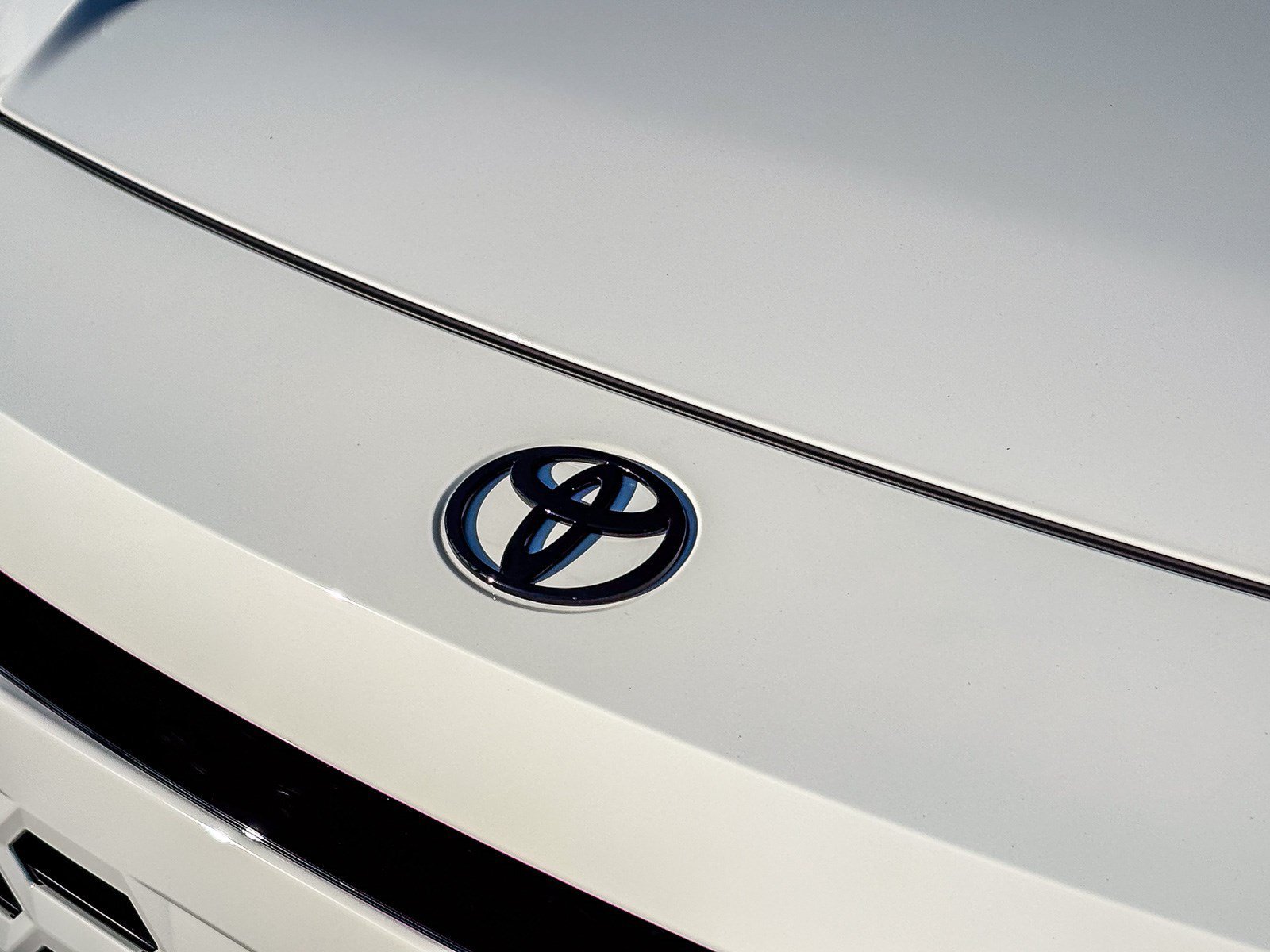 New 2026 Ice Cap Toyota  SE image 9