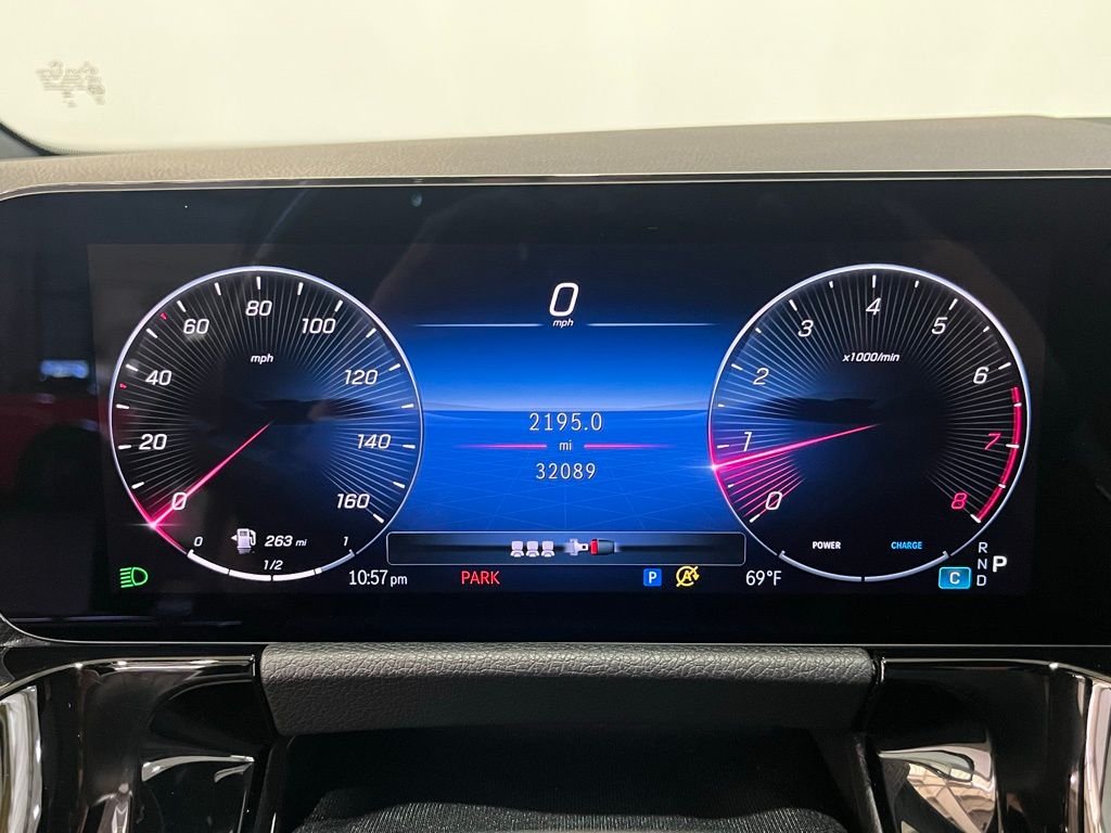 Used 2025  Mercedes-Benz GLA 250 image 21