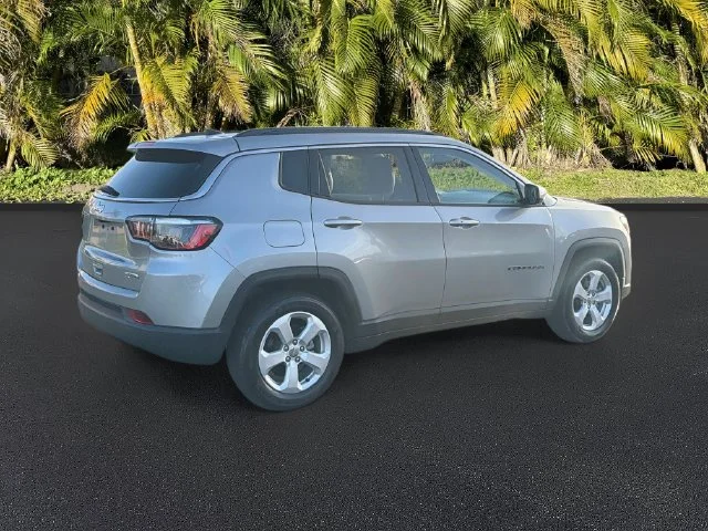 Used 2021 Silver Jeep Latitude image 5