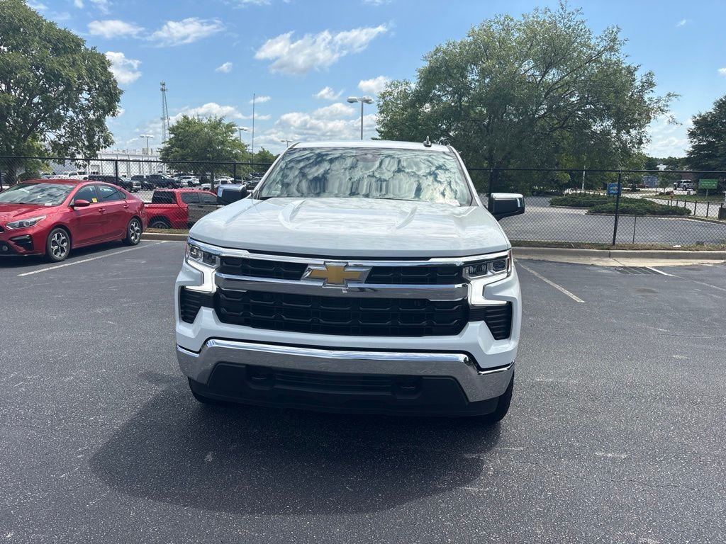 Used 2025 White Chevrolet LT image 9
