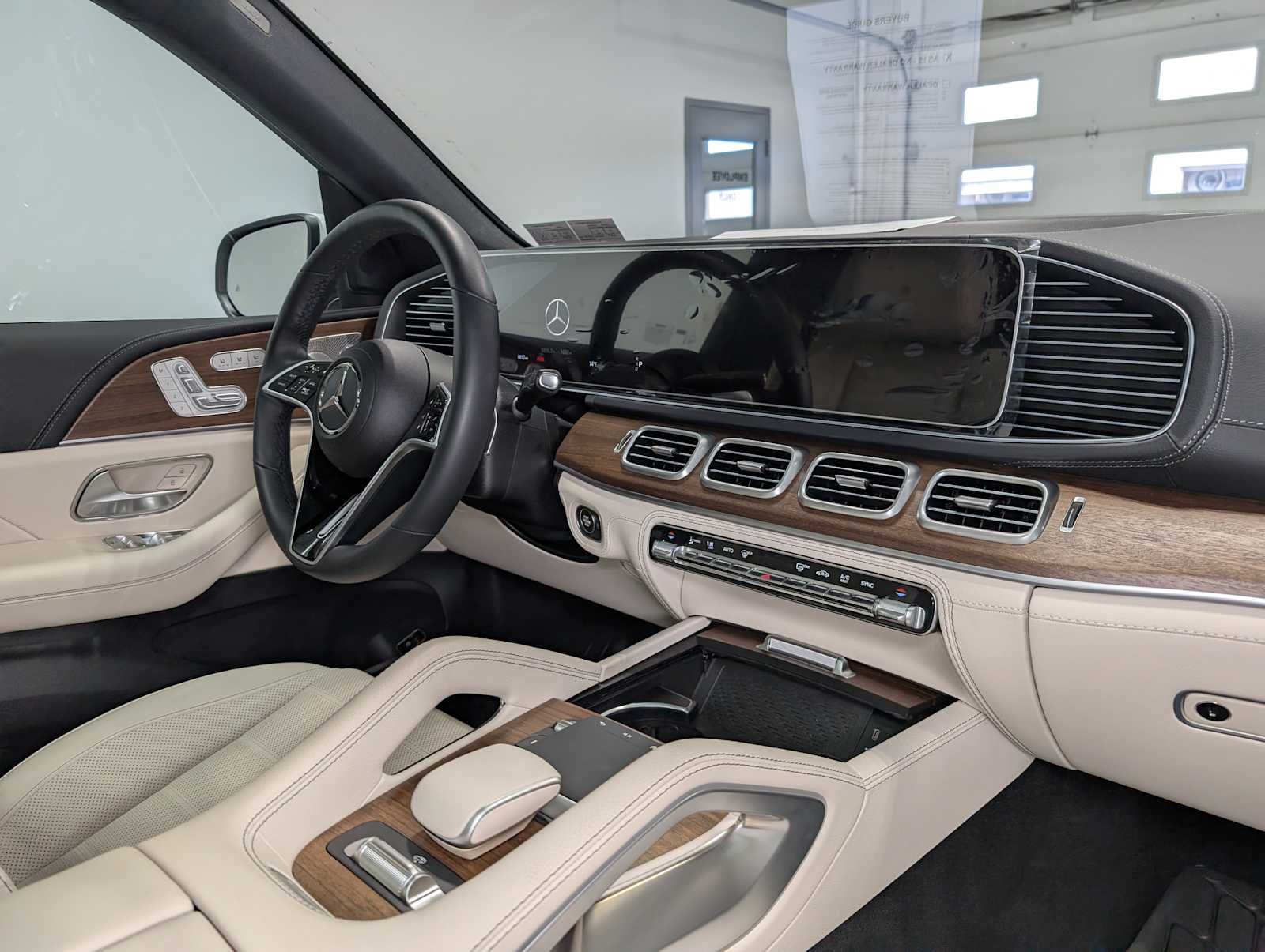Certified Used 2026 MANUFAKTUR Moonlight White Metallic Mercedes-Benz GLE 580 image 39