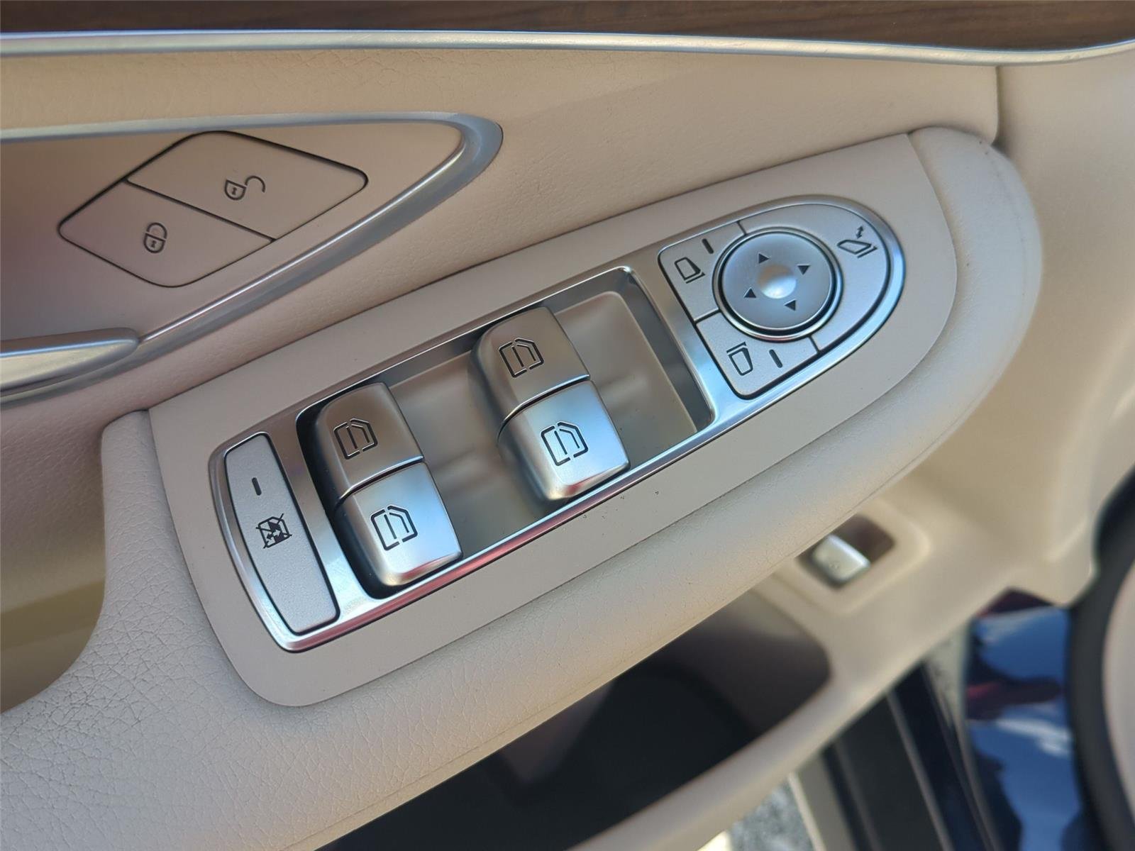Used 2022 Lunar Blue Metallic Mercedes-Benz GLC 300 image 16