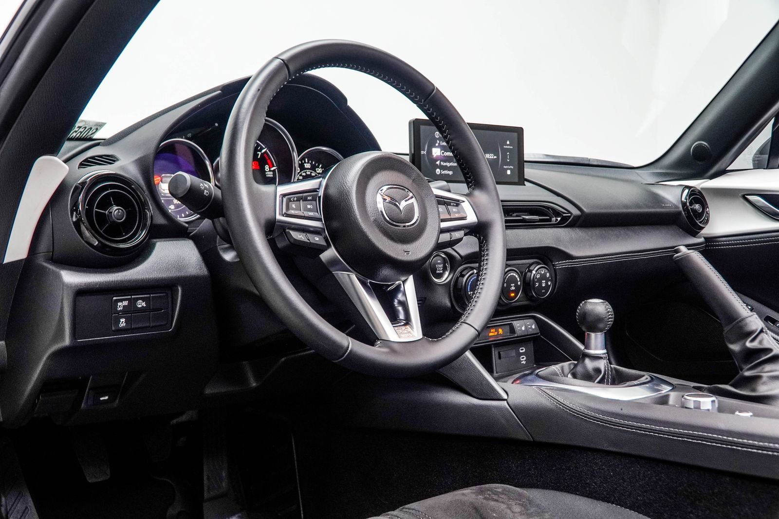 Used 2025 White Mazda Club image 20