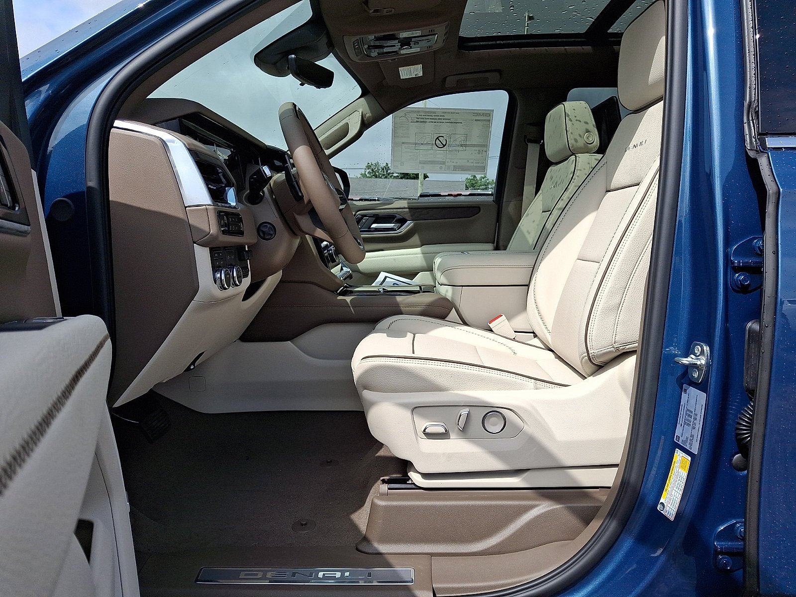 2026 GMC Yukon Denali - Photo 6