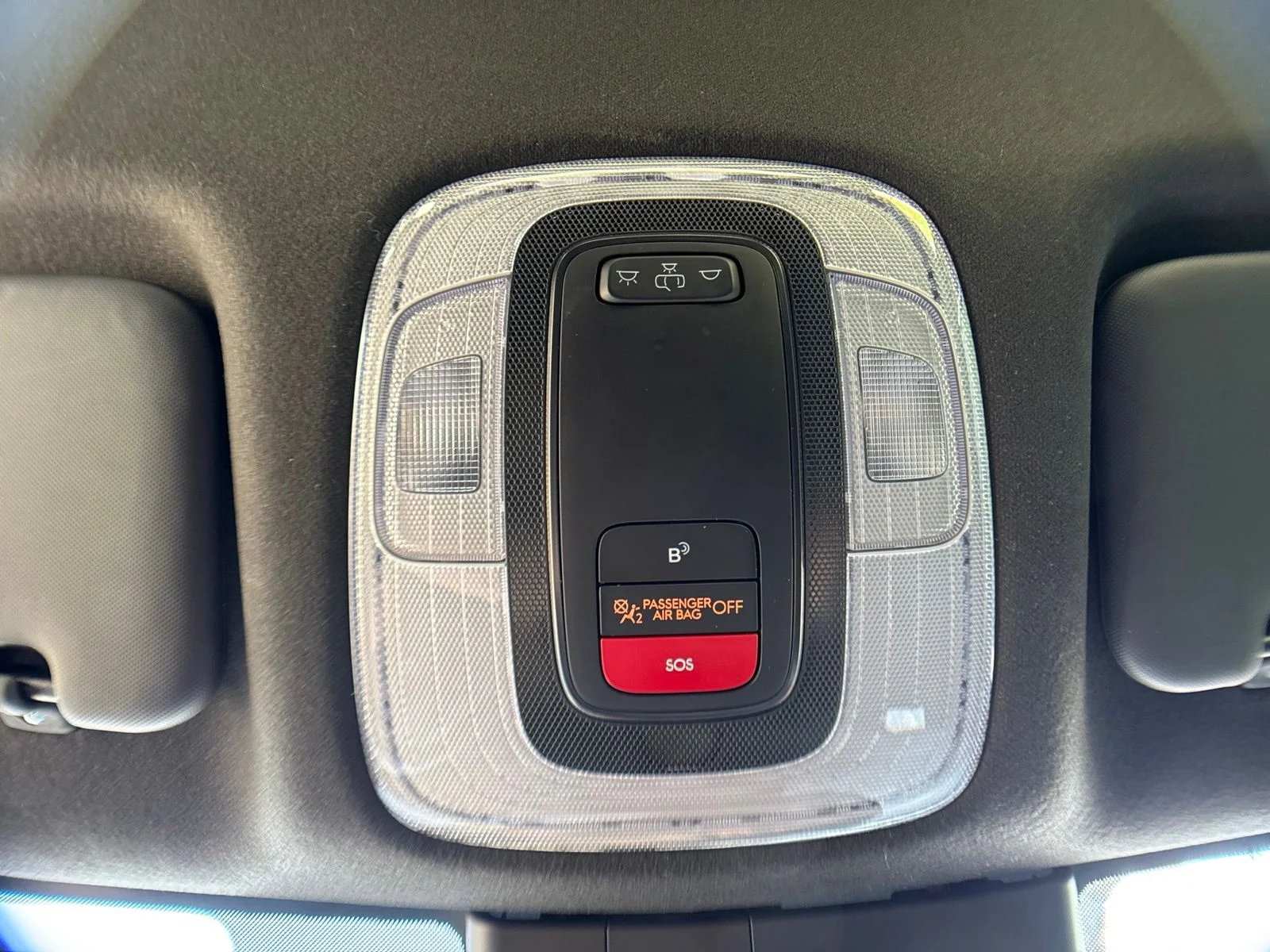 Used 2025 White Hyundai SEL Sport image 24