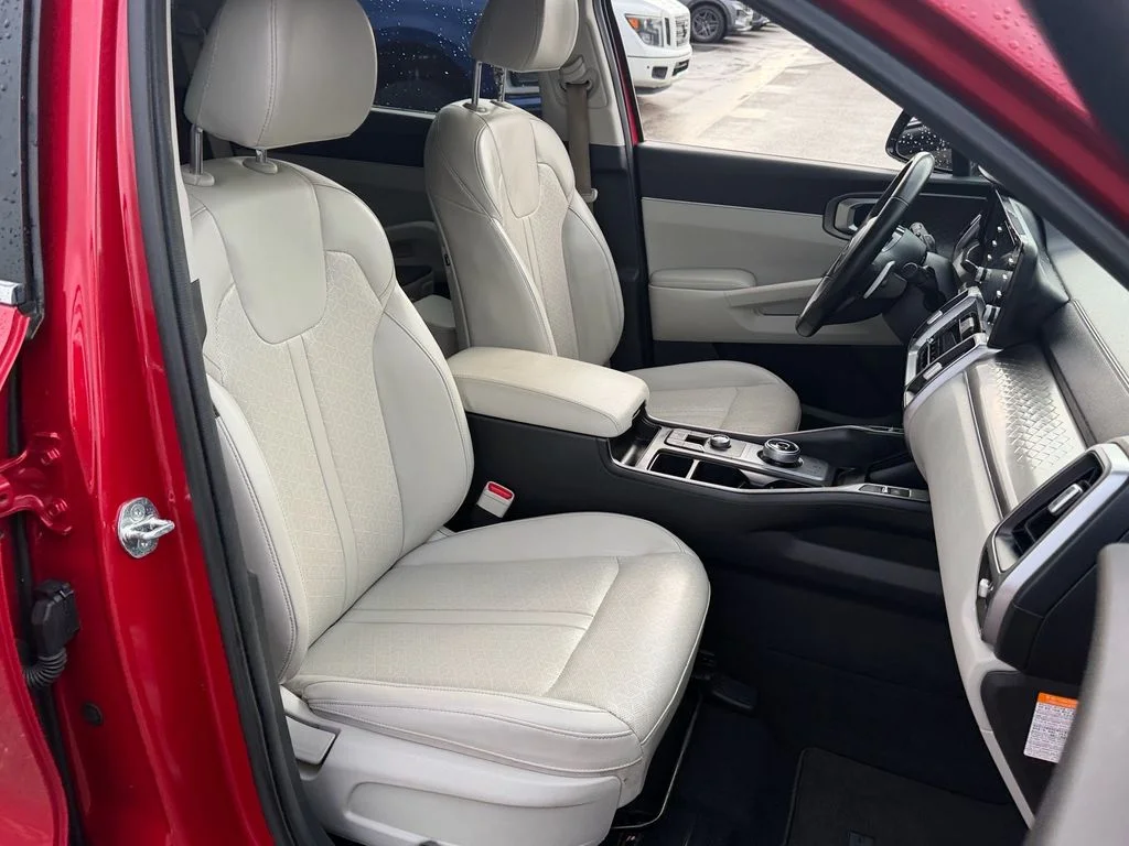 Used 2021 Red Kia EX image 17