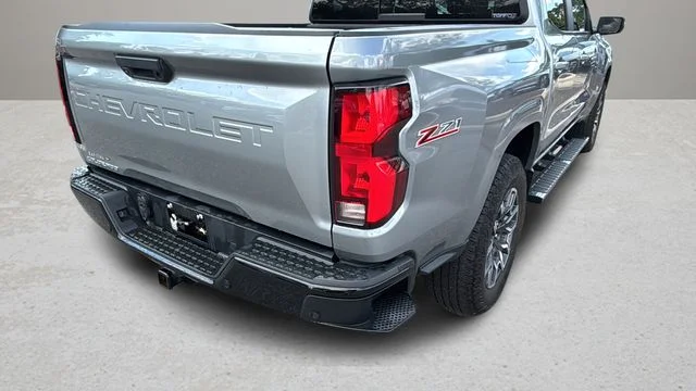 Used 2024 Gray Chevrolet Z71 image 31