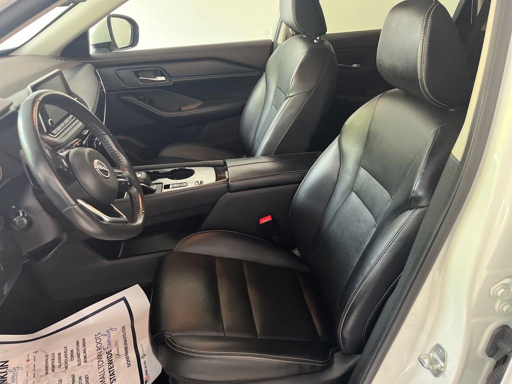 Used 2023 White Nissan SL image 12
