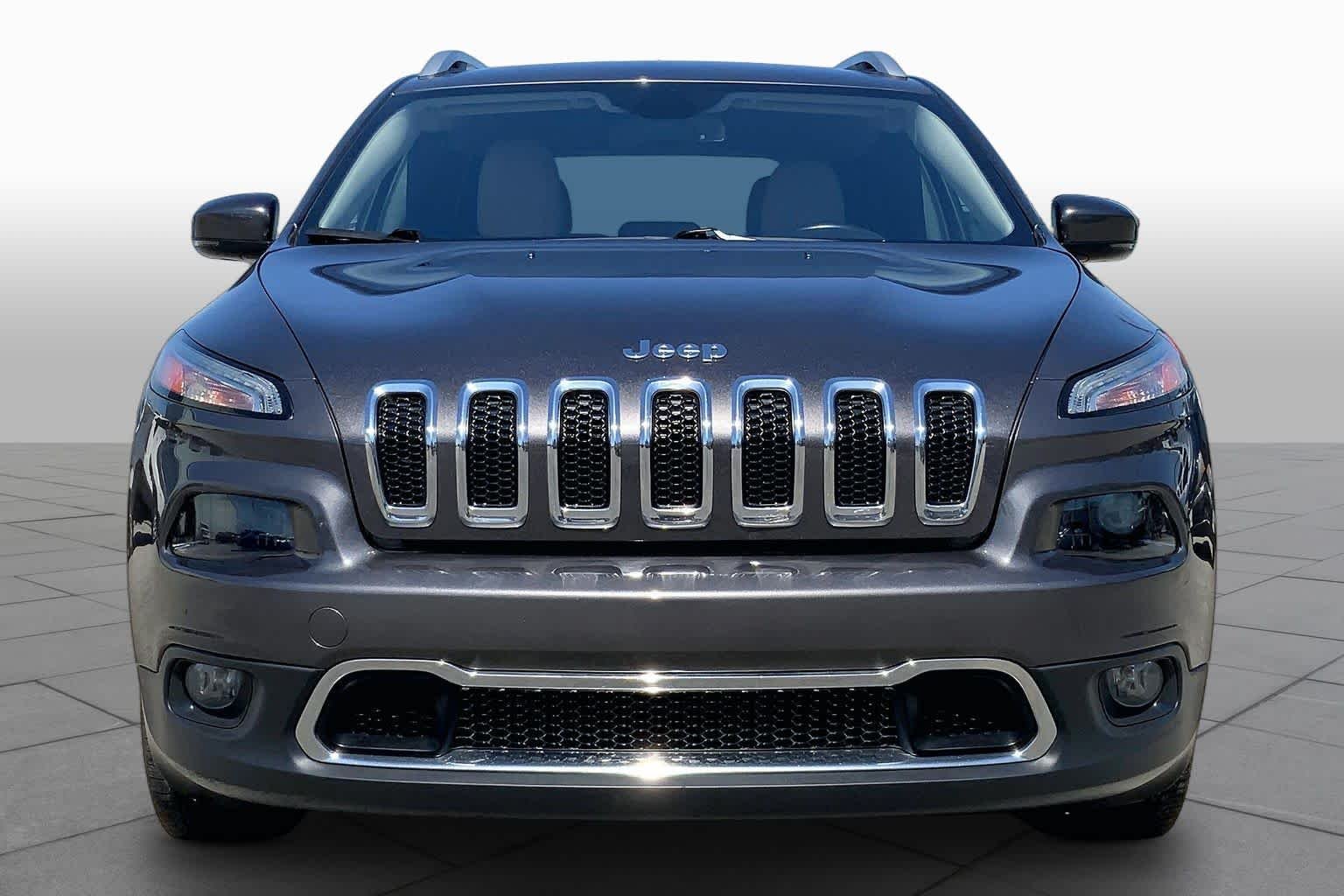 Used 2018 Granite Crystal Met. Clear Coat Jeep Limited image 4