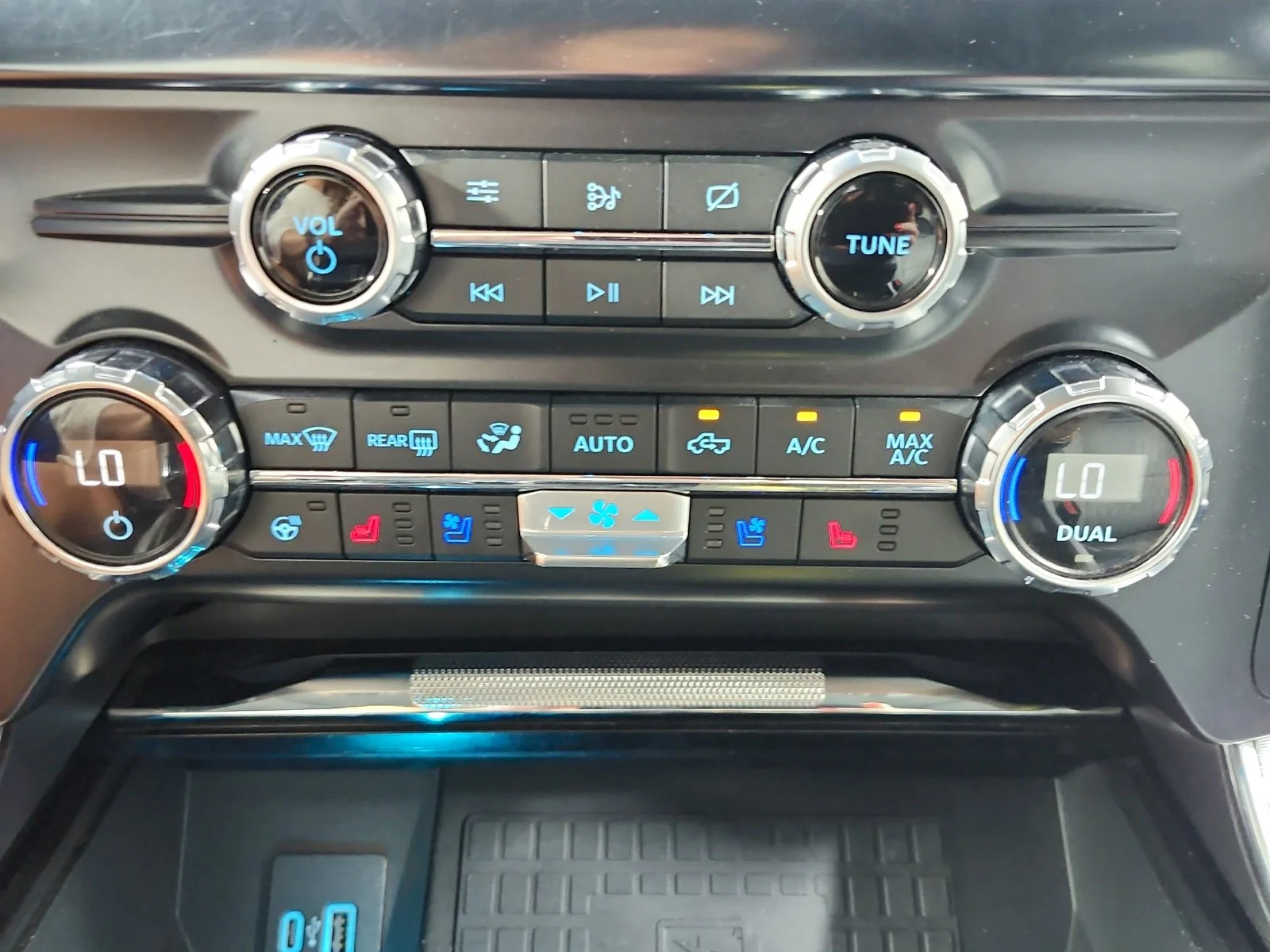 Used 2021 White Ford Limited image 18