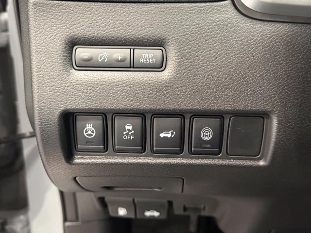 Used 2024 Gray Nissan Platinum image 11