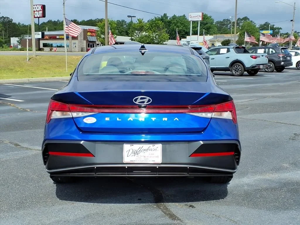 Used 2025 Blue Hyundai SEL Convenience image 17