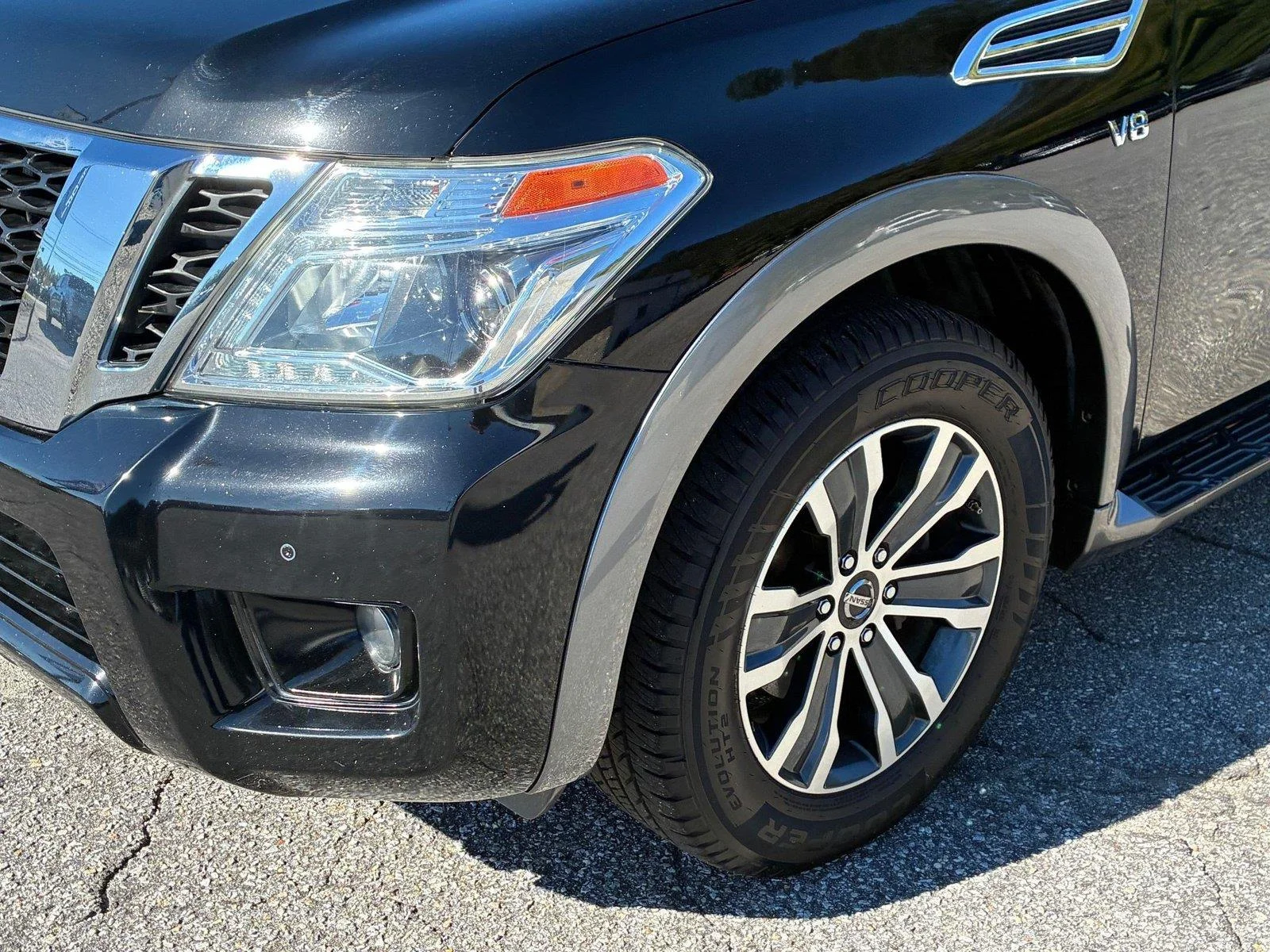 Used 2020 Super Black Nissan SL image 9