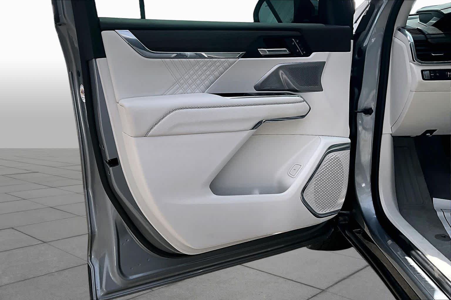 Used 2024 Sterling Metallic GMC FWD Denali image 22
