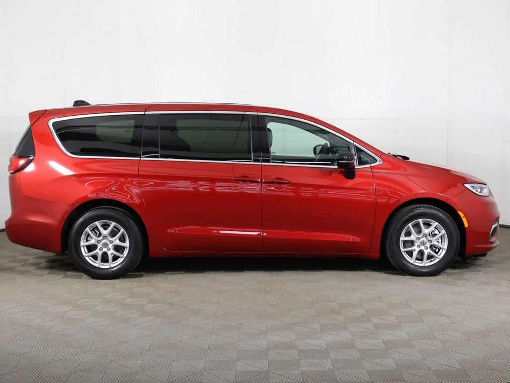 Used 2025 Red Chrysler Select image 19