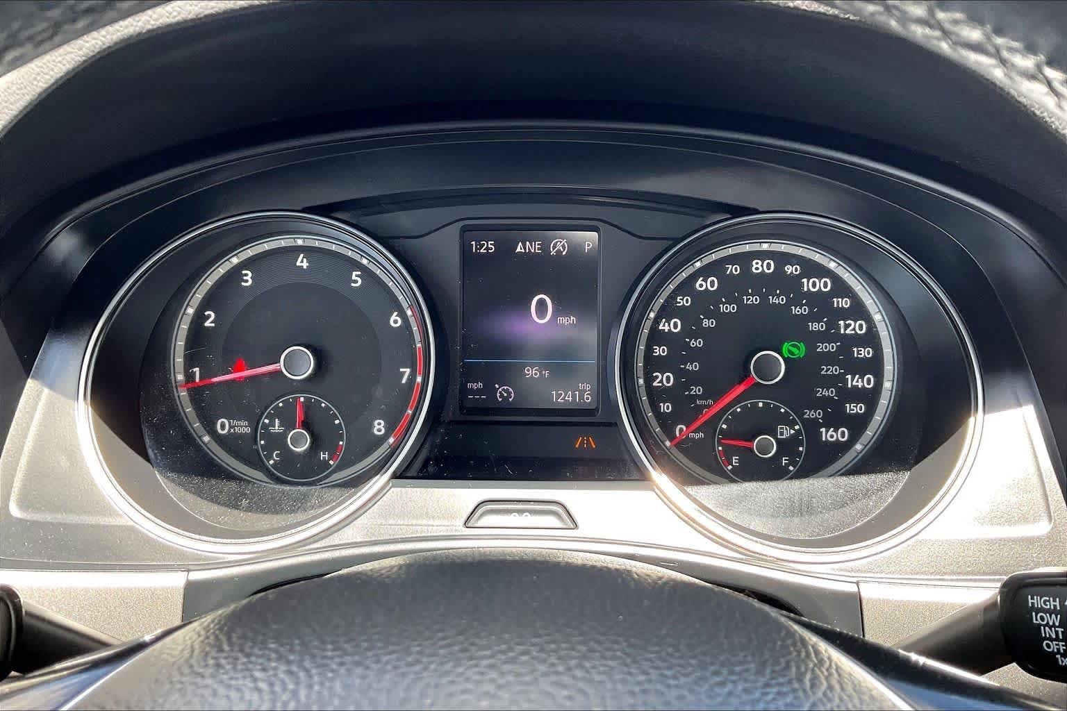 Used 2019 Pure White Volkswagen 3.6L V6 SE w/Technology image 25