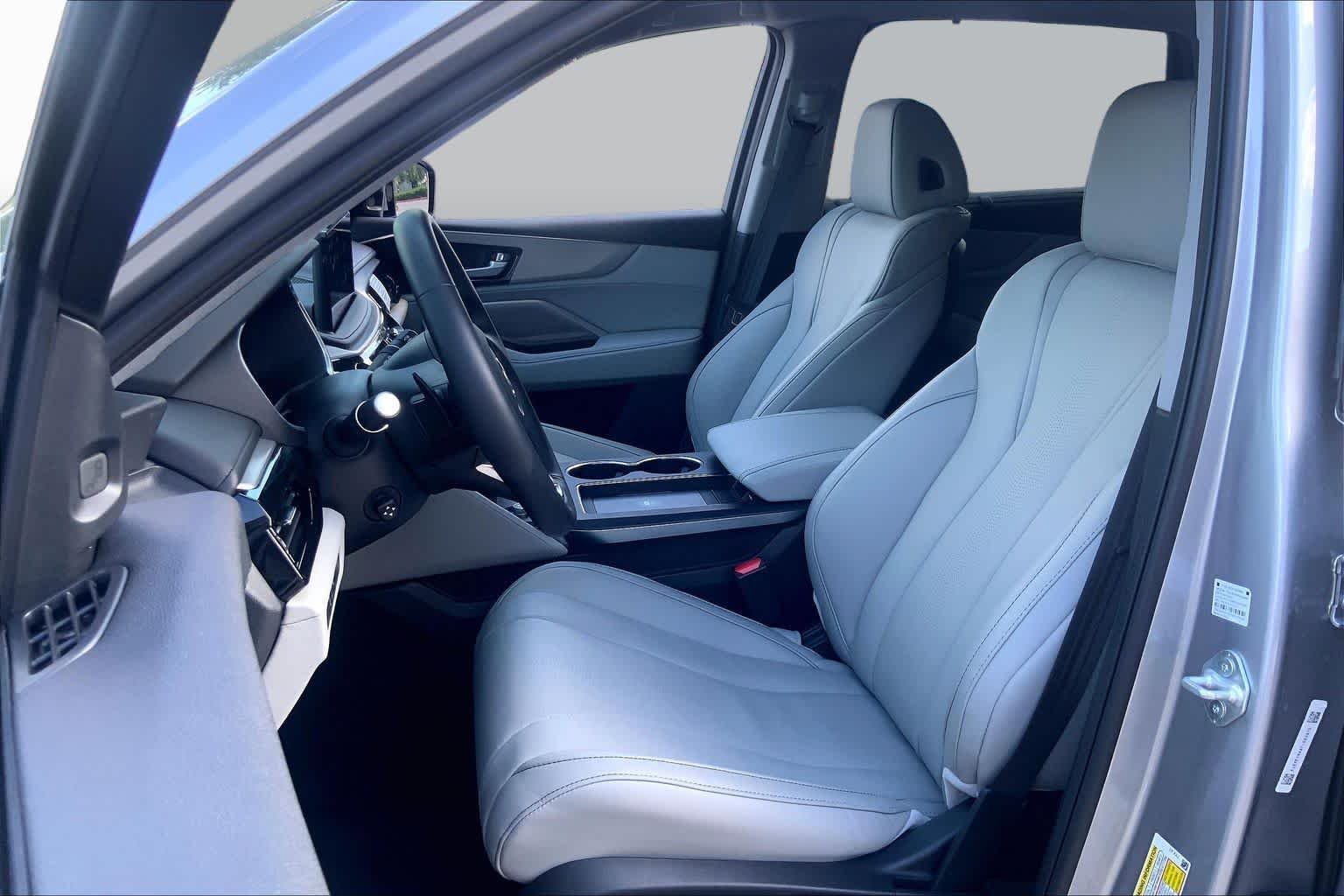 Used 2026 Solar Silver Metallic Acura w/Technology Package image 8