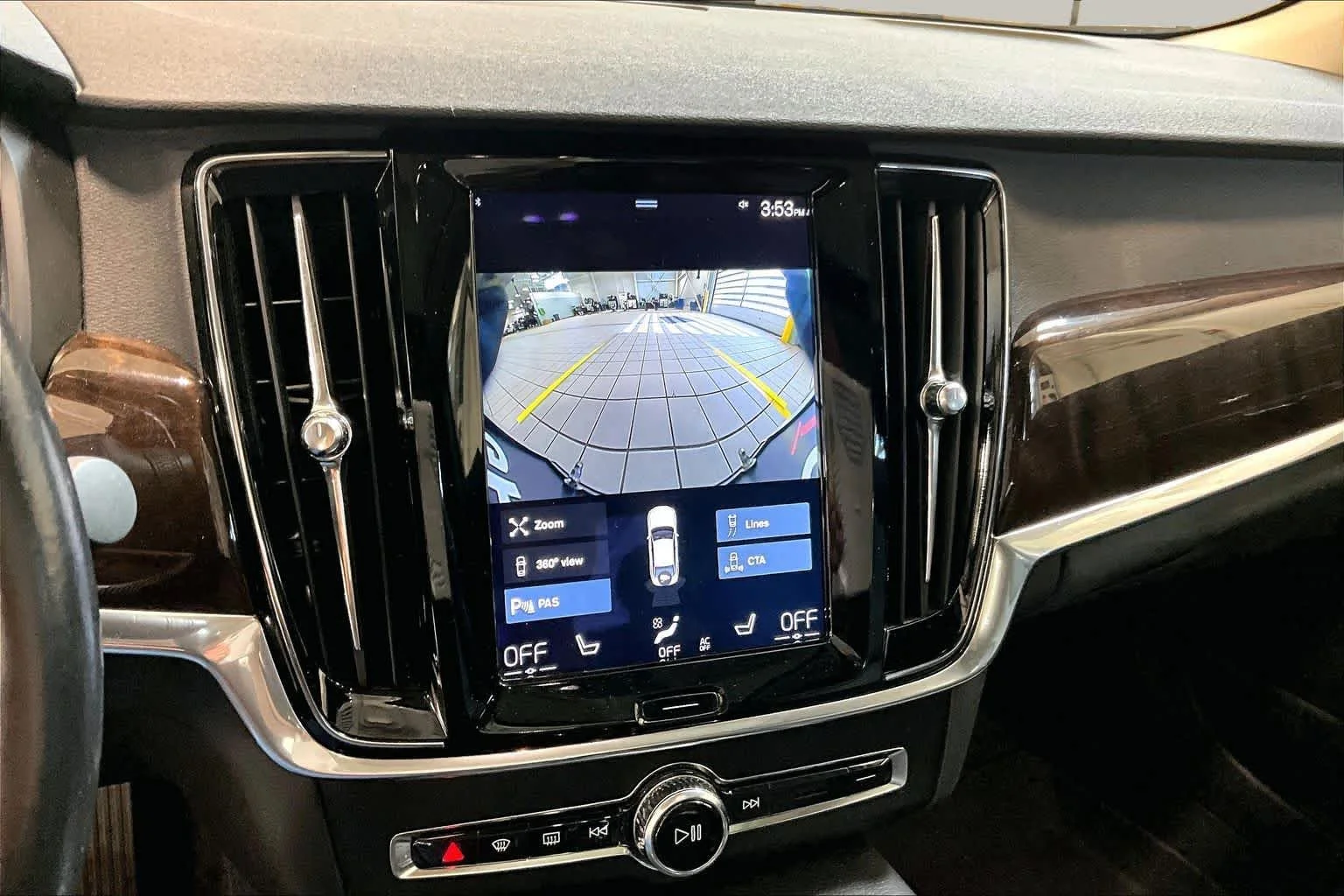 Used 2017 Magic Blue Metallic Volvo Momentum image 28