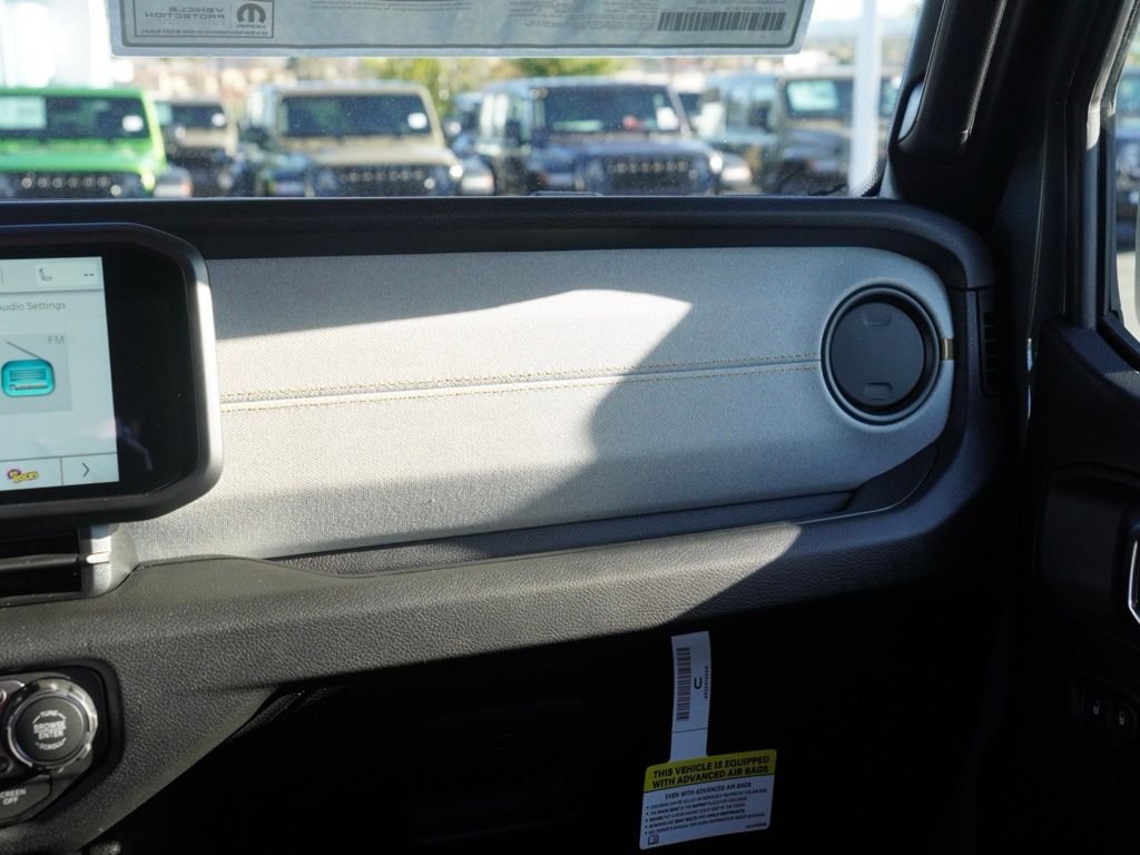 New 2026 Anvil Clear-Coat Exterior Paint Jeep Sport S image 21