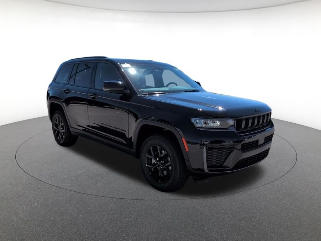 New 2026 Diamond Black Crystal Pearl-Coat Exterior Paint Jeep Laredo image 3