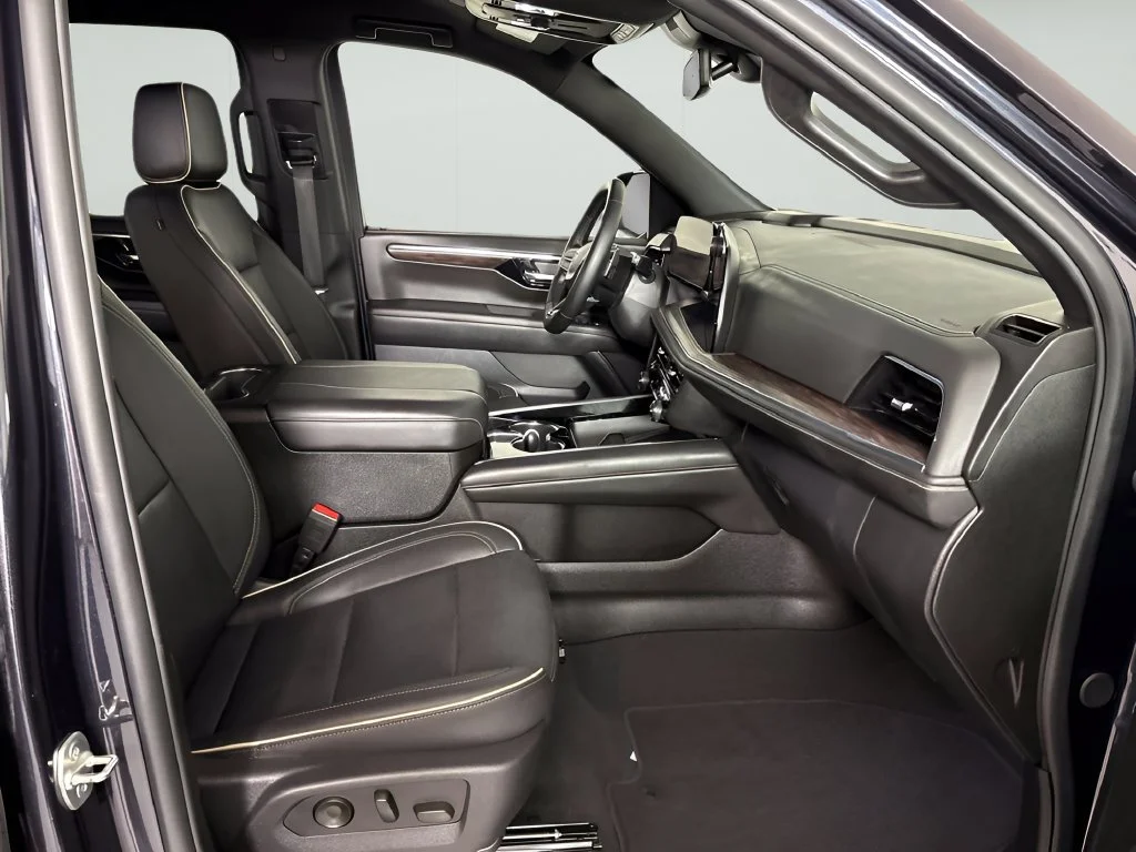 Used 2025 Dark Ash Metallic Chevrolet Premier image 18