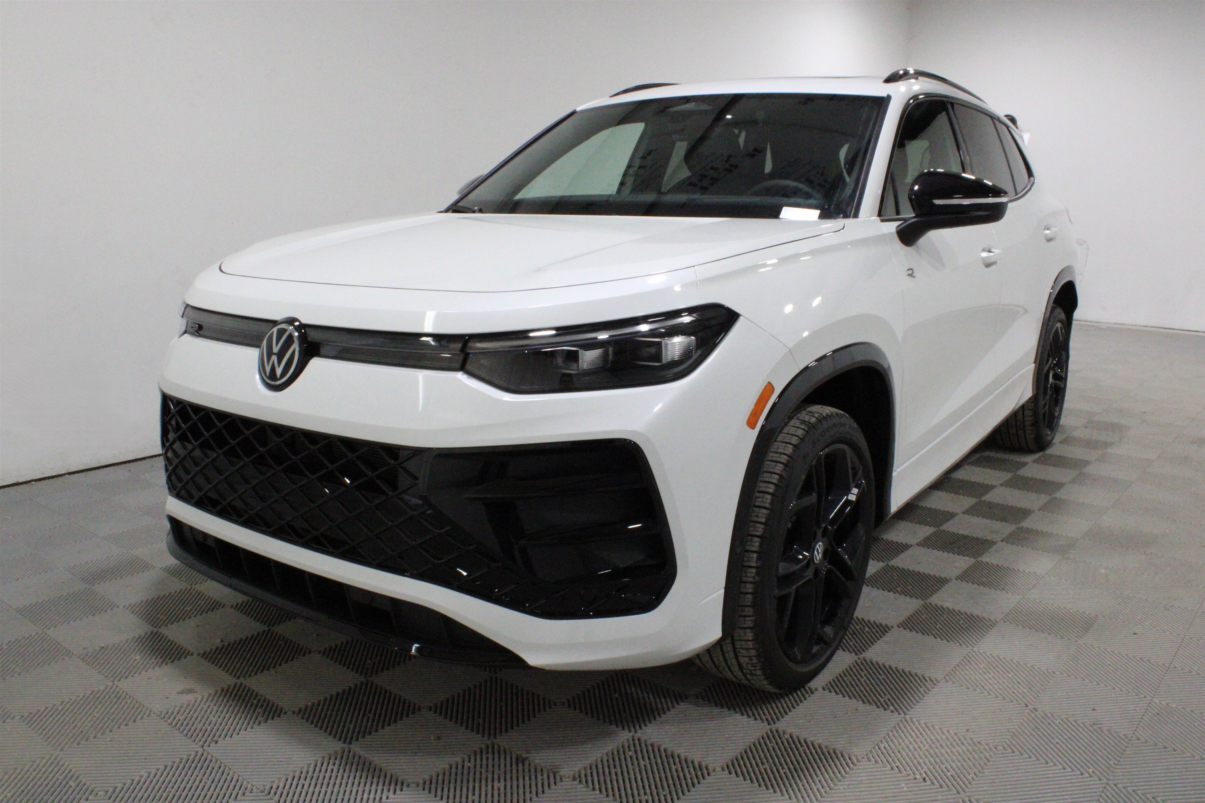 New 2026 Opal White Pearl Volkswagen SE R-Line Black image 30