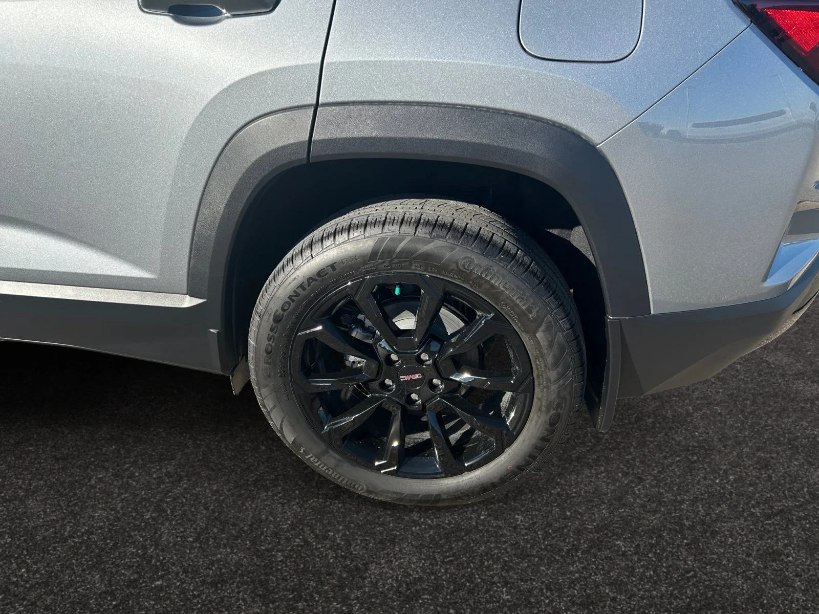 New 2027 Sterling Metallic GMC AWD Elevation image 9