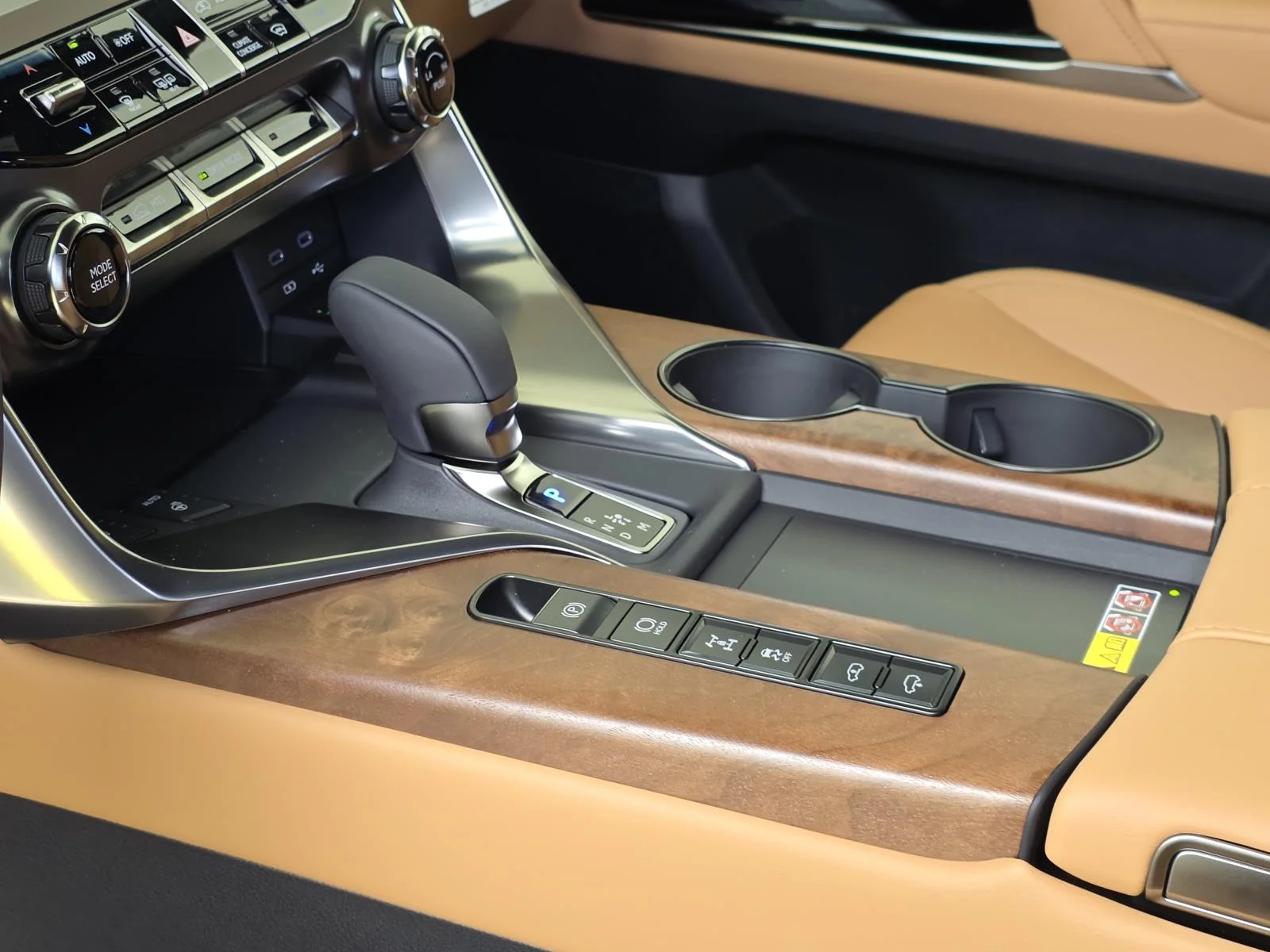 2026 Lexus LX 700h Luxury - Photo 29