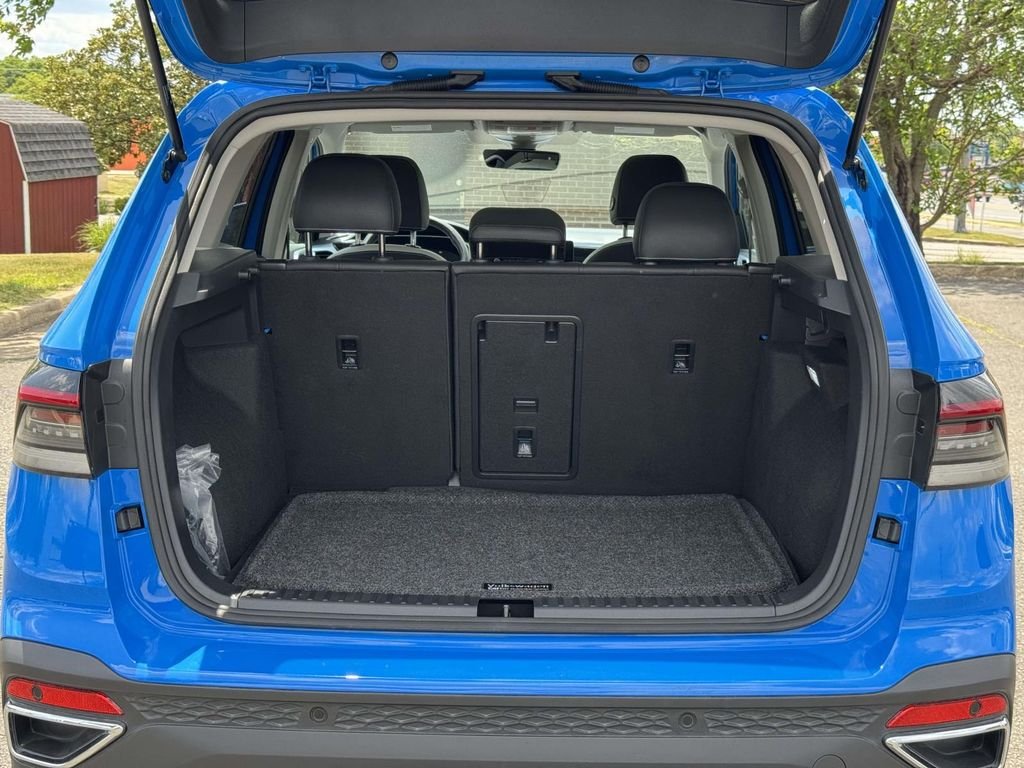 2025 Volkswagen Taos SE - Photo 30