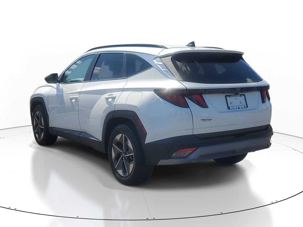 Used 2025 White Hyundai SEL image 3