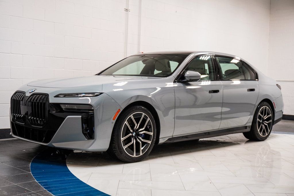 Used 2023 Gray BMW 760i xDrive image 4